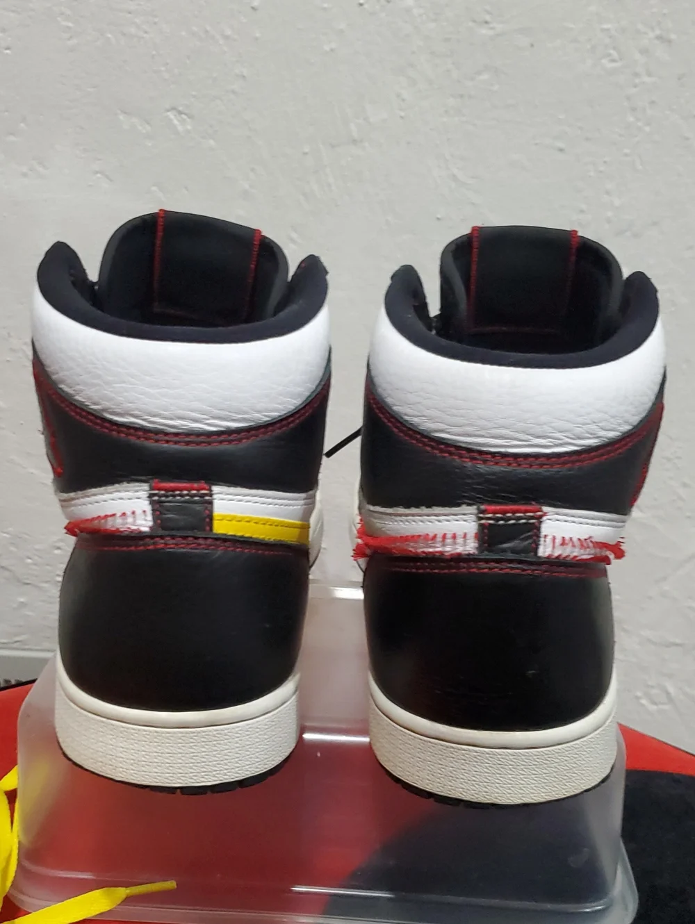 Nike Air Jordan 1 Retro High OG 'Defiant' Size 10.5